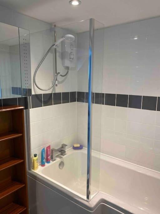 Helens Haven First Floor Apartment Via Stairs Πρέστον Εξωτερικό φωτογραφία